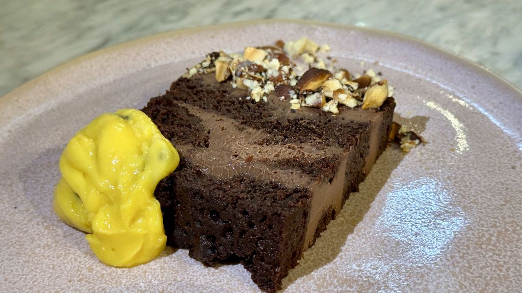 Bolo de chocolate com maracujá 