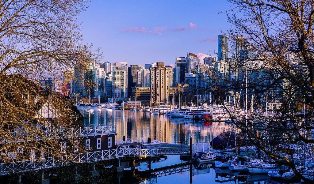 Vancouver, no Canadá, é cidade portuária na costa da Colúmbia Britânica