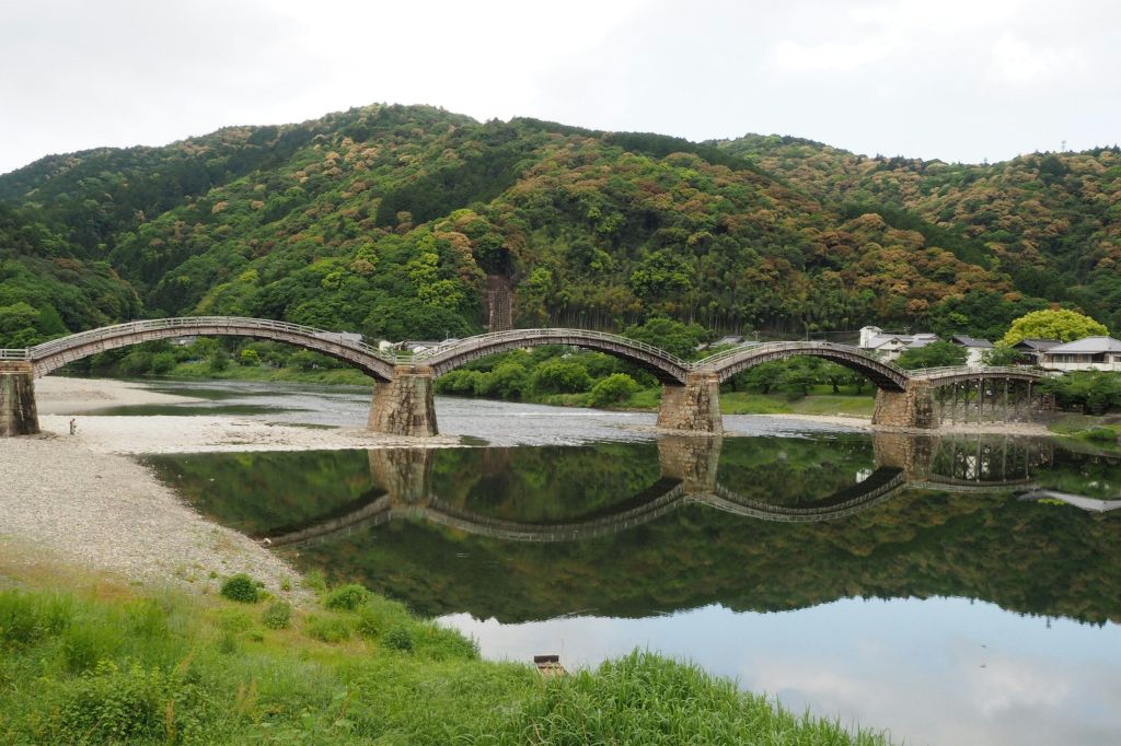 Imagem da Kintaikyo Bridge, na cidade de Iwakuni, no Japão