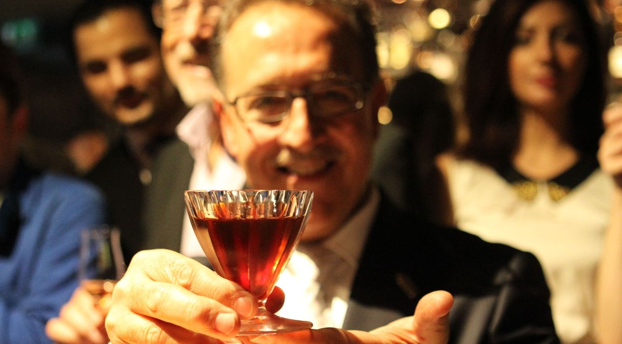 Bartender Salvatore Calabrese é o inventor do coquetel Salvatore's Legacy, que leva destilados de mais de 200 anos