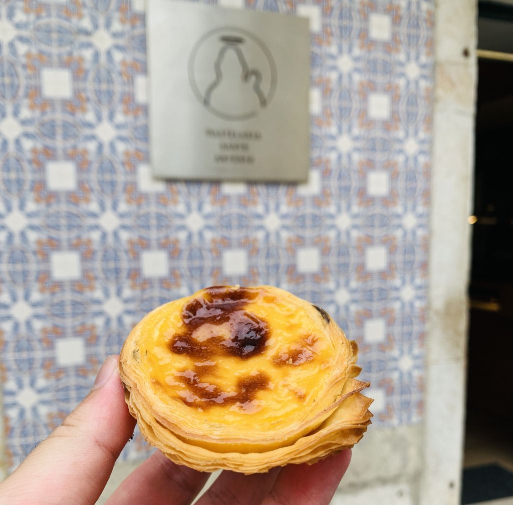 Pastel de nata da Pastelaria Santo António, no caminho para o Castelo de São Jorge