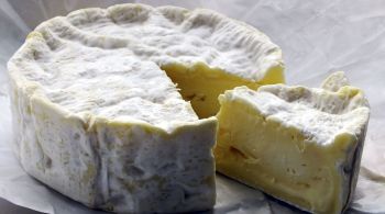 O Camembert é produzido no noroeste da Normandia e é um dos favoritos dos franceses