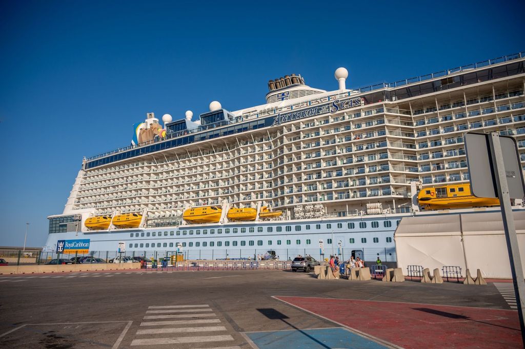 Nem todo mundo está feliz com os planos de expandir o porto de Valência para trazer dezenas de milhares de turistas.