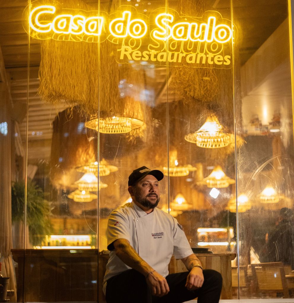 Chef Saulo Jennings na unidade da Vila Olímpia da Casa do Saulo