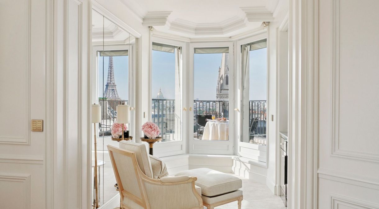 Four Seasons Hotel George V, em Paris, é um dos hotéis distinguidos com três chaves Michelin