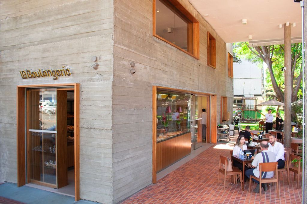 Fachada da La Boulangerie na Asa Sul em Brasília, na esquina da quadra 306 Sul