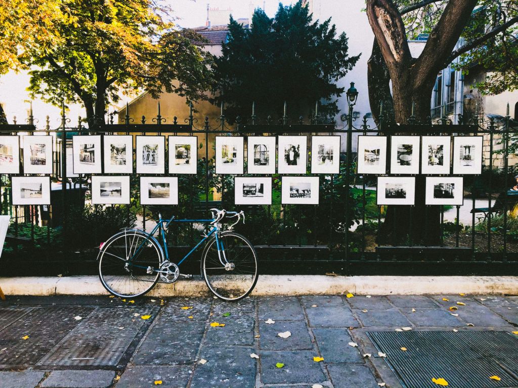 Conhecer Paris pedalando é uma dica da chef Alessandra Montagne.