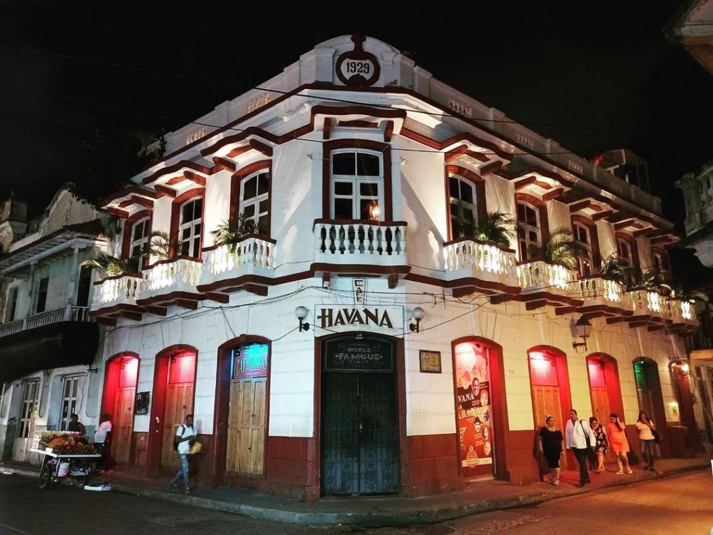 Fachada do Café Havana, em Cartagena