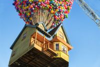 Airbnb tem hospedagem em casa flutuante de "Up" e no Museu da Ferrari