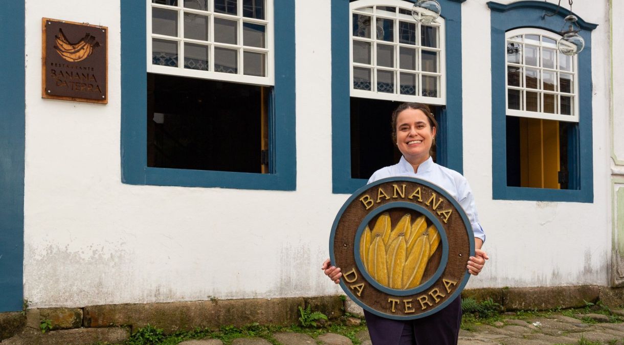 Chef Ana Bueno comanda o Restaurante Banana da Terra, referência gastronômica no centro histórico de Paraty