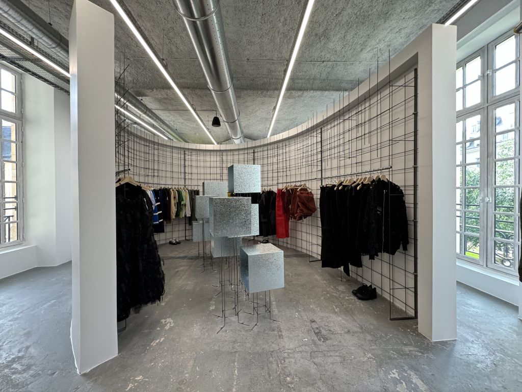 Parte interna da Dover Street Market Paris