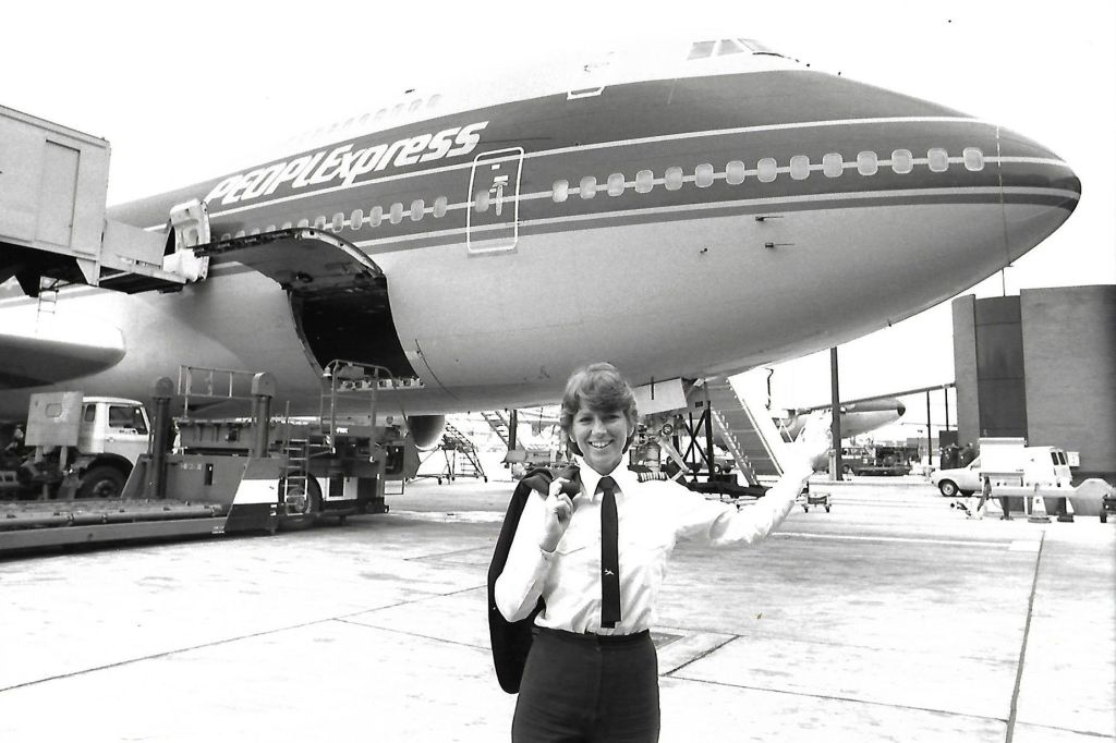 Enquanto trabalhava para a People Express, Rippelmeyer se tornou a primeira mulher a pilotar um Boeing 747 transoceânico