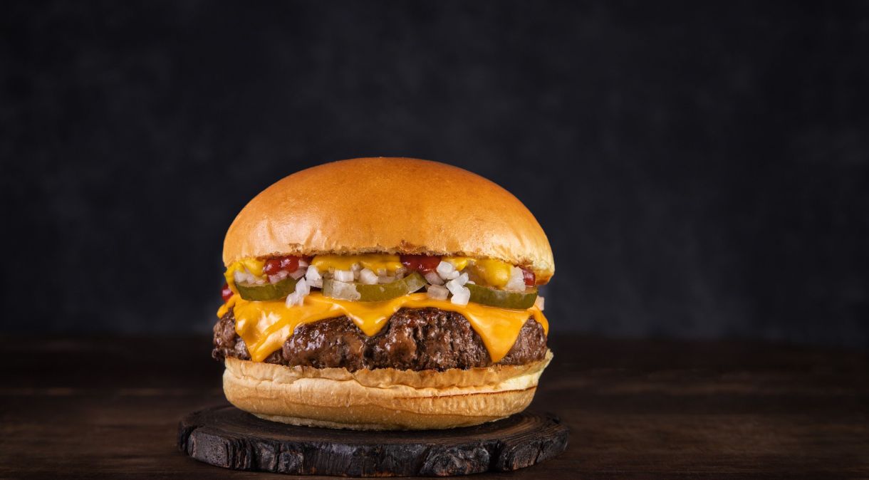 Hambúrguer da rede T.T. Burger que abriu as portas em São Paulo no último ano