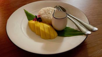 Sobremesa "mango sticky rice" é sucesso no país e a recomendação é provar a iguaria entre março e maio