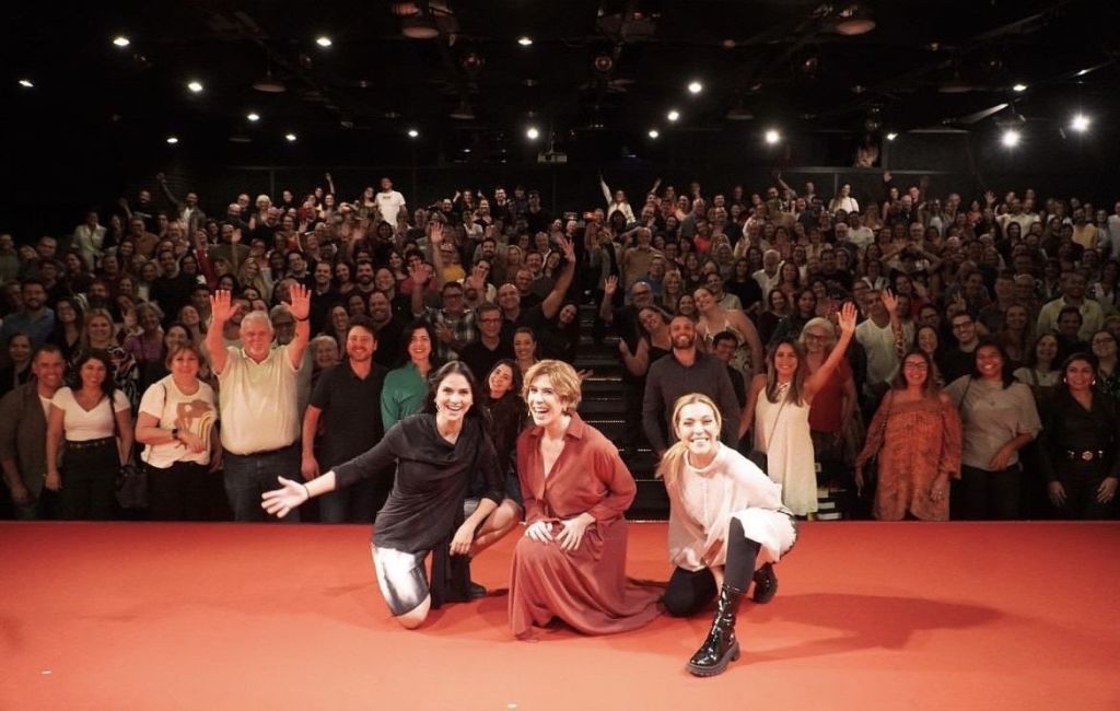 Peça de teatro Agora é que são elas