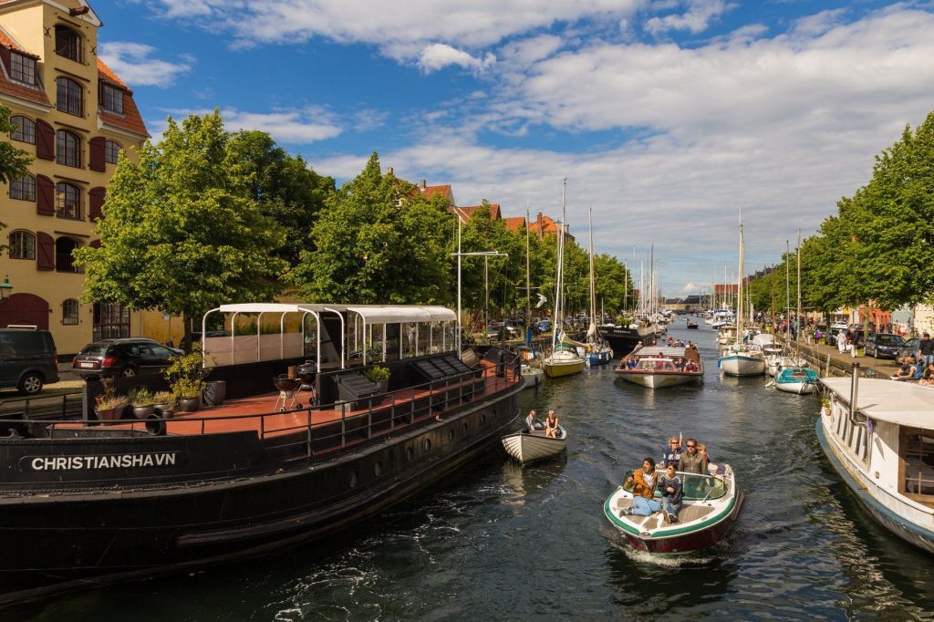 Embarcações em um dos canais de Copenhague 