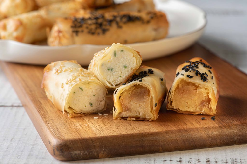 BUREKA DE BATATA COM CEBOLA DOURADA E RICOTA E PARMESÃO - FOTO IARA VENANZI