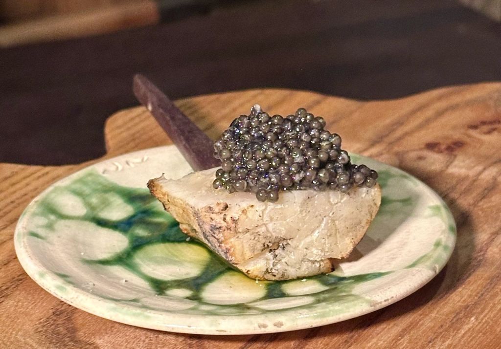 Vieira norueguesa com caviar do restaurante Ekstedt