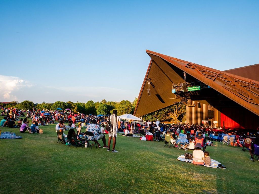 Gramado do Miller Outdoor Theatre em Houston, no Texas