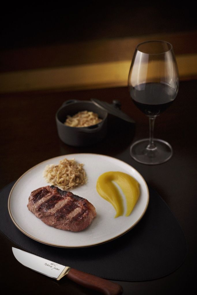 Bife de chorizo harmonizado com vinho do restaurante Pobre Juan