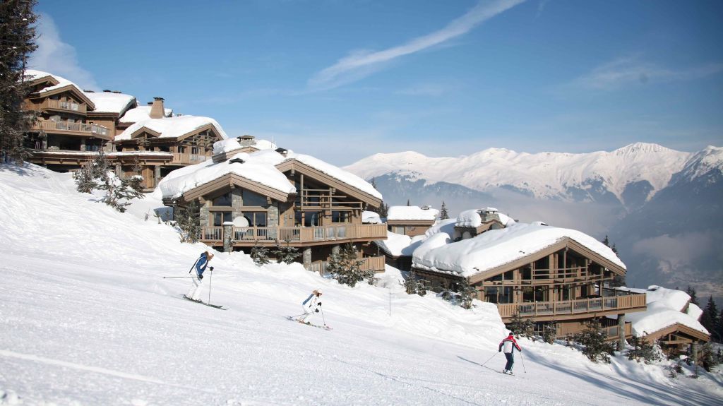 Acomodações do Le K2 Palace à beira da pista de esqui, em Courchevel