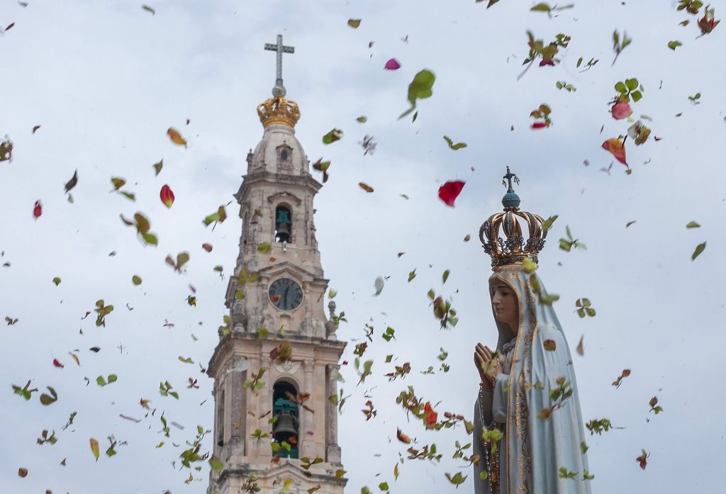 Pétalas de Rosa Nossa Senhora de Fátima