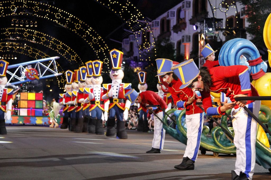 Desfile de Natal no centro de Gramado em 2013