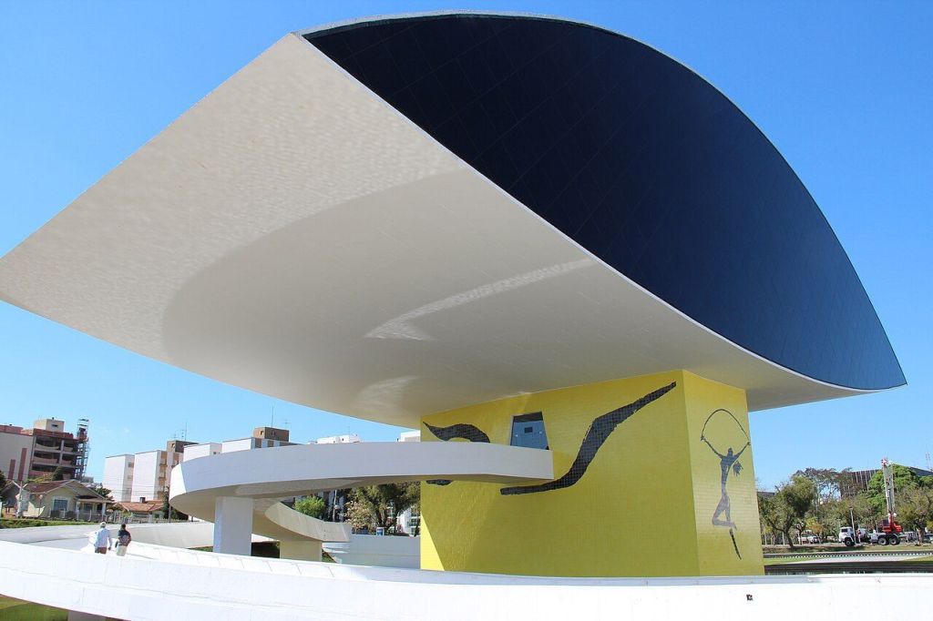 Museu Oscar Niemeyer é um dos cartões-postais de Curitiba 