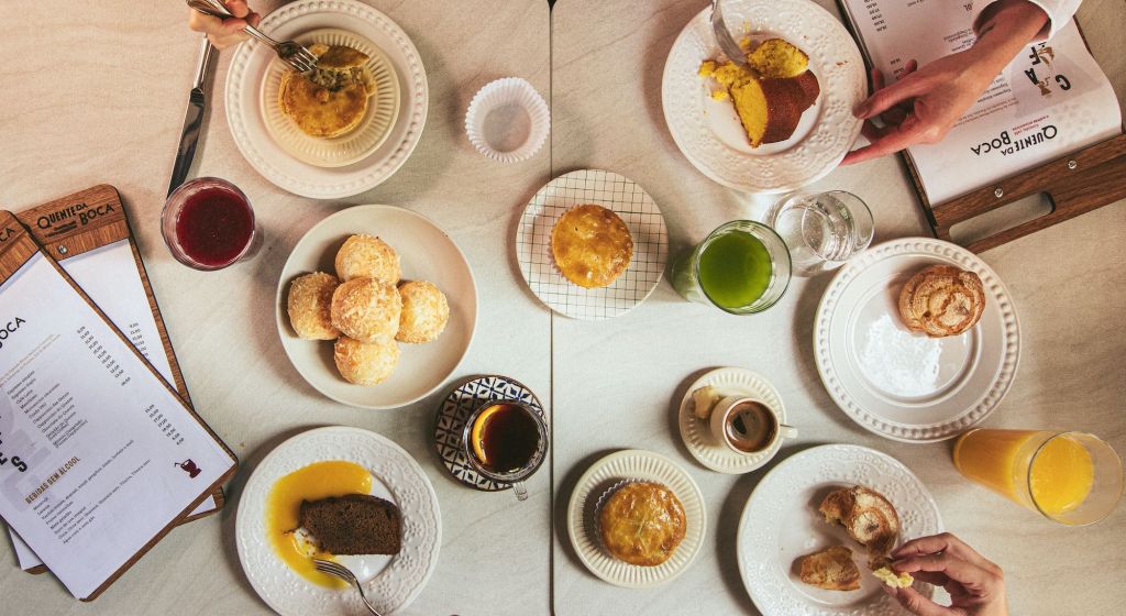 Restaurante com sotaque mineiro oferece itens para café da manhã, almoço e lanchinho da tarde 