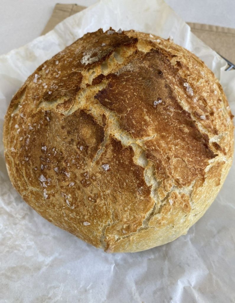 Chef Felipe Caputo ensina a preparar um pão com crosta crocante e macio por dentro 