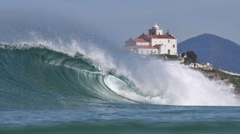 13 municípios com mais 300 dias de sol por ano. E cada um se destaca por suas atrações que o tornam únicos e especiais, como acompanhar o torneio internacional de surf, avistar baleias, praticar esportes, curtir a natureza, apreciar alta gastronomia, vida noturna vibrante, conhecer produtores locais por meio do turismo rural e até mesmo fazer negócios. 