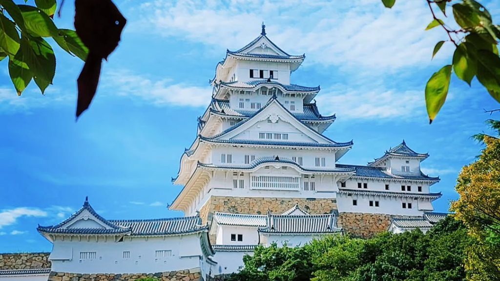 Castelo de Himeji, conhecido como "garça branca", é uma das atrações da região de Kansai, no Japão