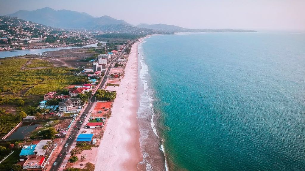 Praias de Serra Leoa têm águas cristalinas e areias brancas ou douradas