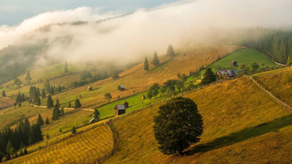 Trilha da Via Transilvanica atravessa paisagens rurais e vilarejos da Romênia aparentemente congelados no tempo