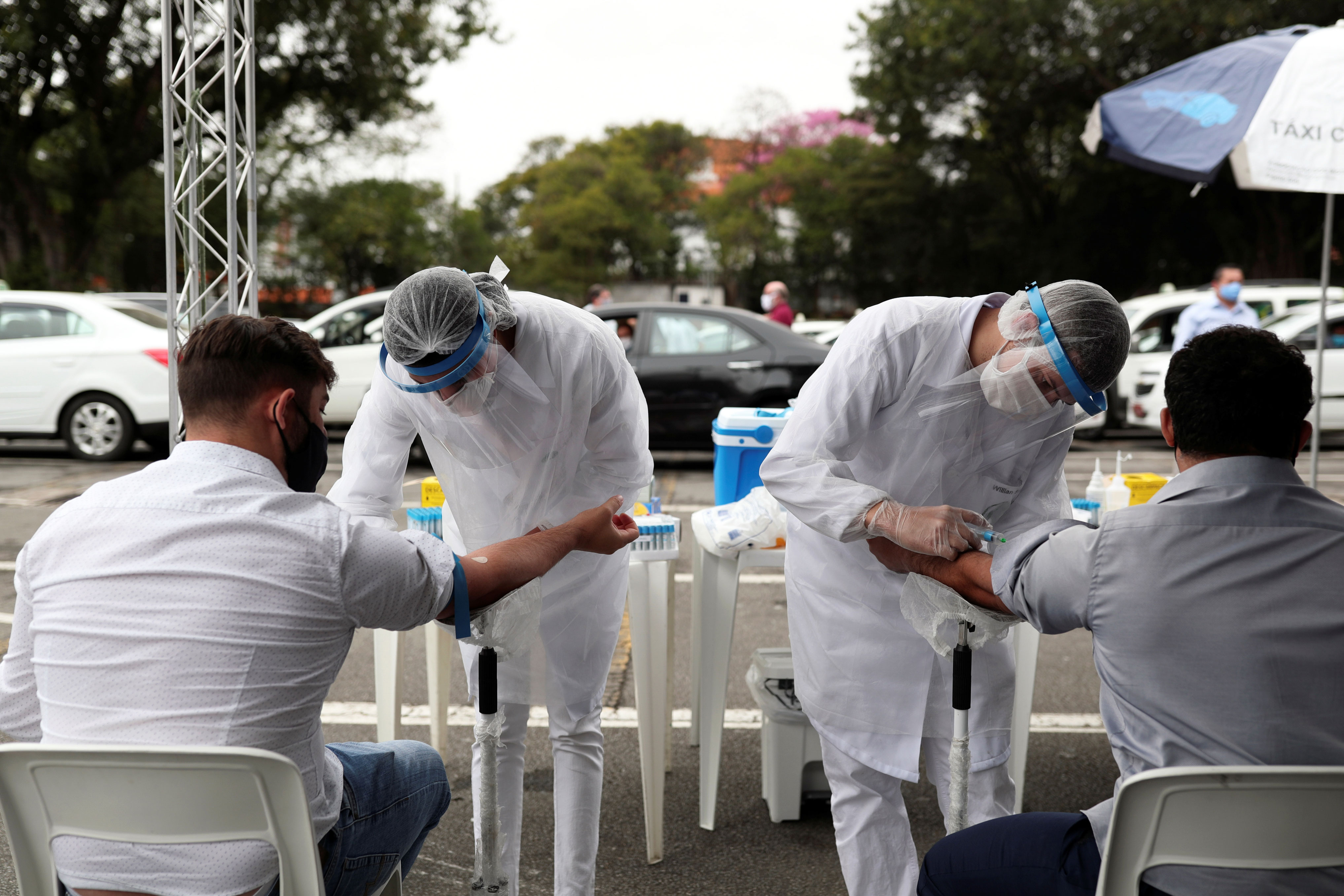 Taxistas fazem teste para Covid-19 em São Paulo