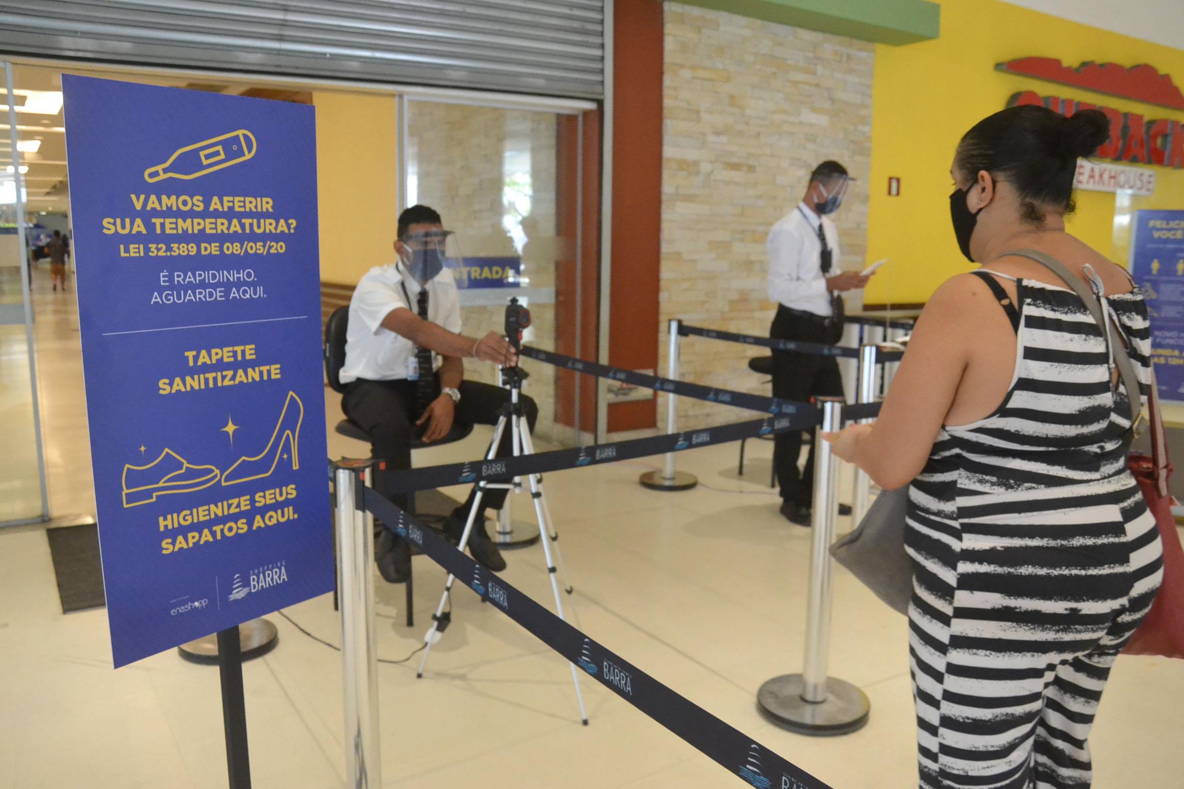 Preparativos para reabertura de shopping em Salvador 