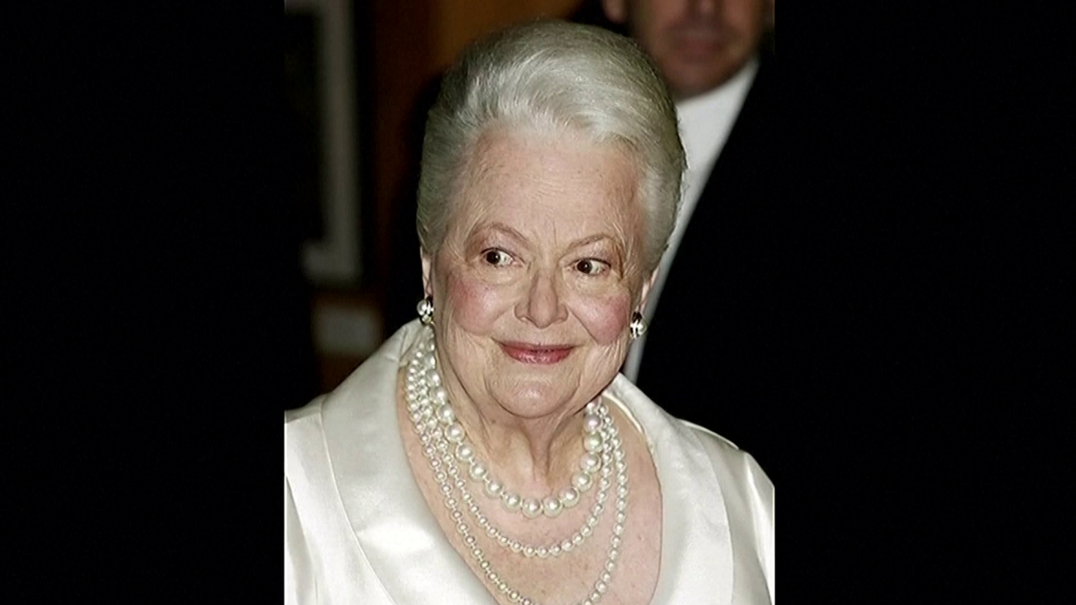 Olivia de Havilland chega para cerimônia em sua homenagem, em 2006