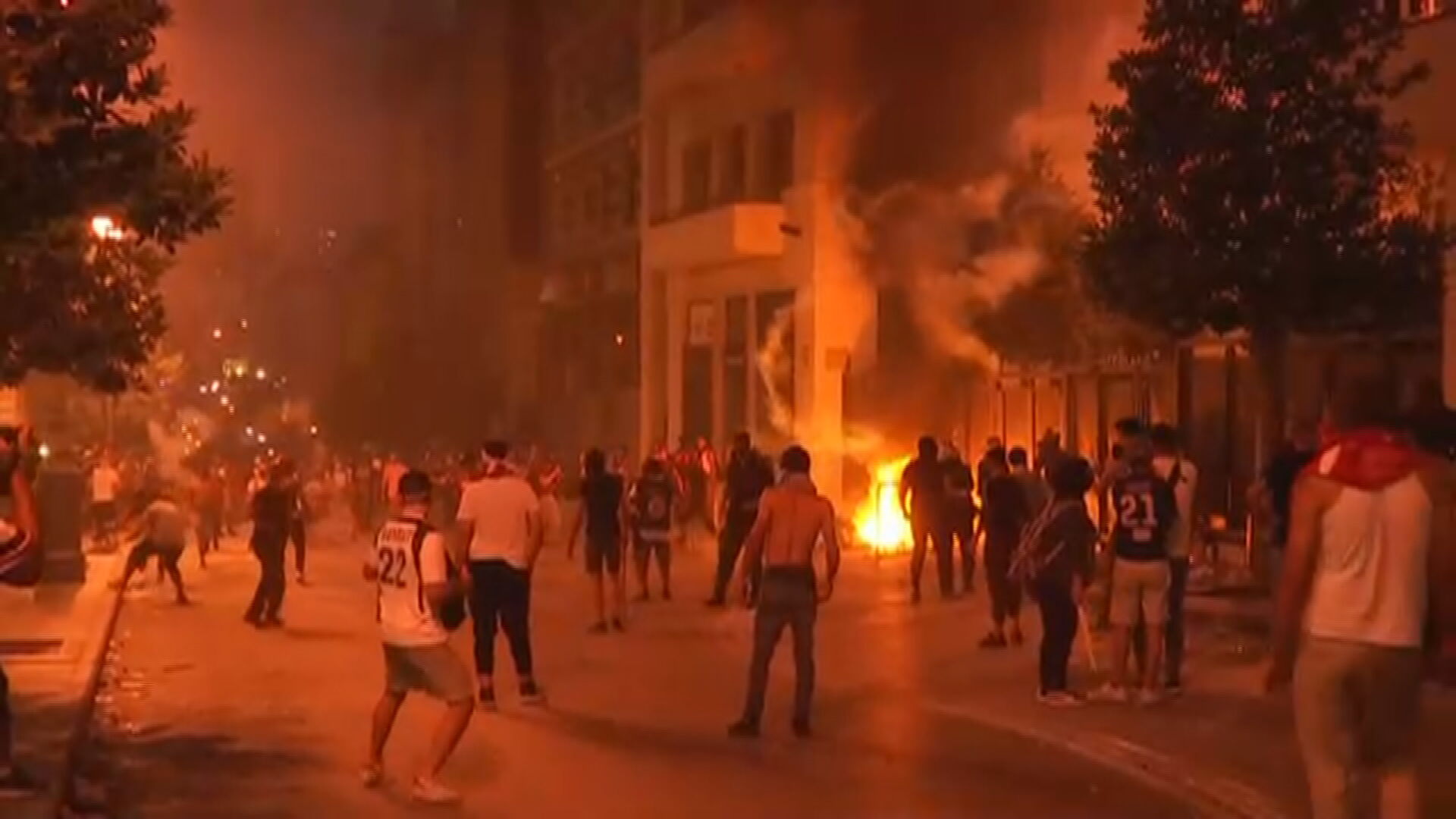 Protesto no Líbano continua durante a noite
