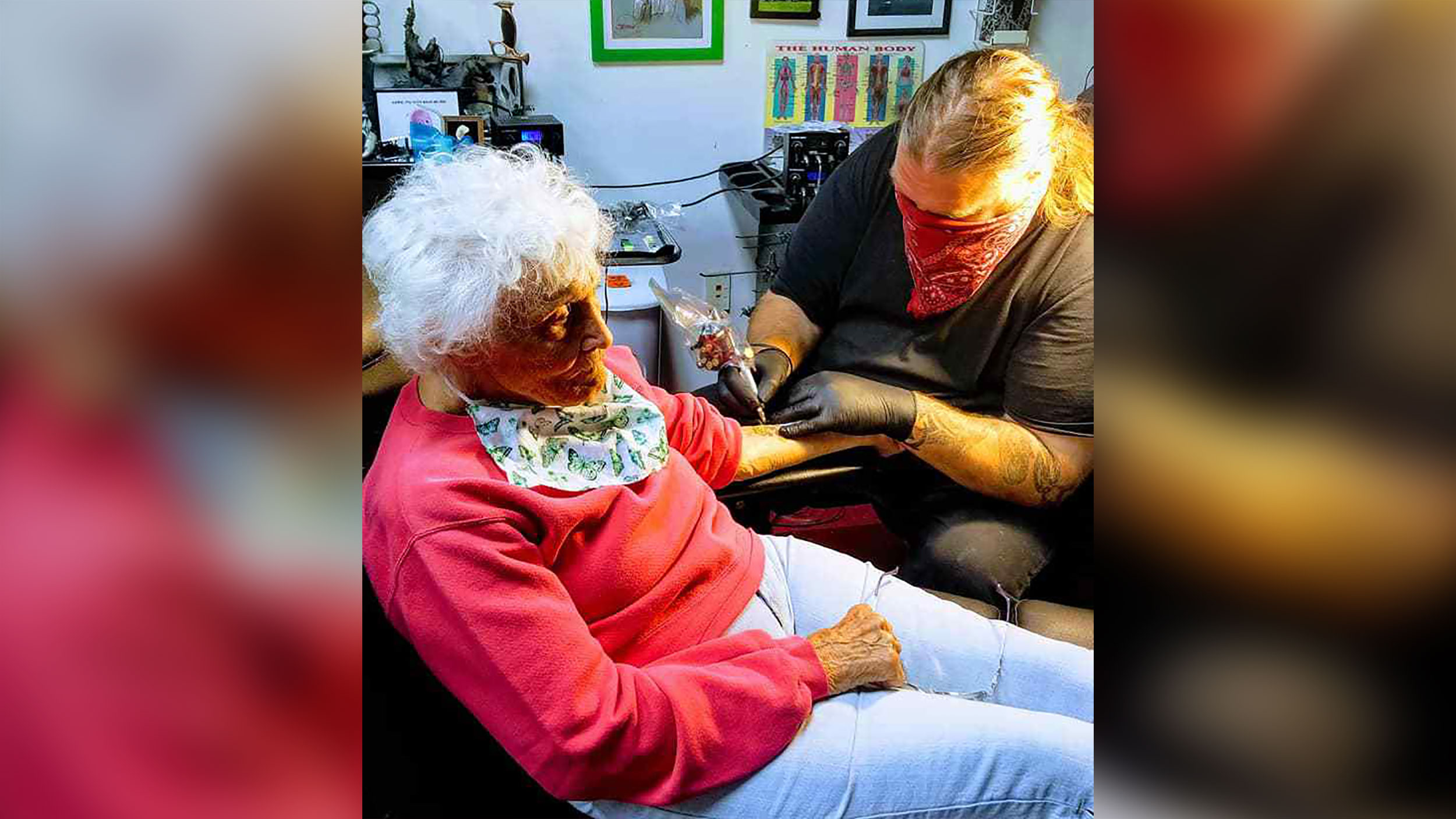 Dorothy Pollack faz sua primeira tatuagem aos 103 anos