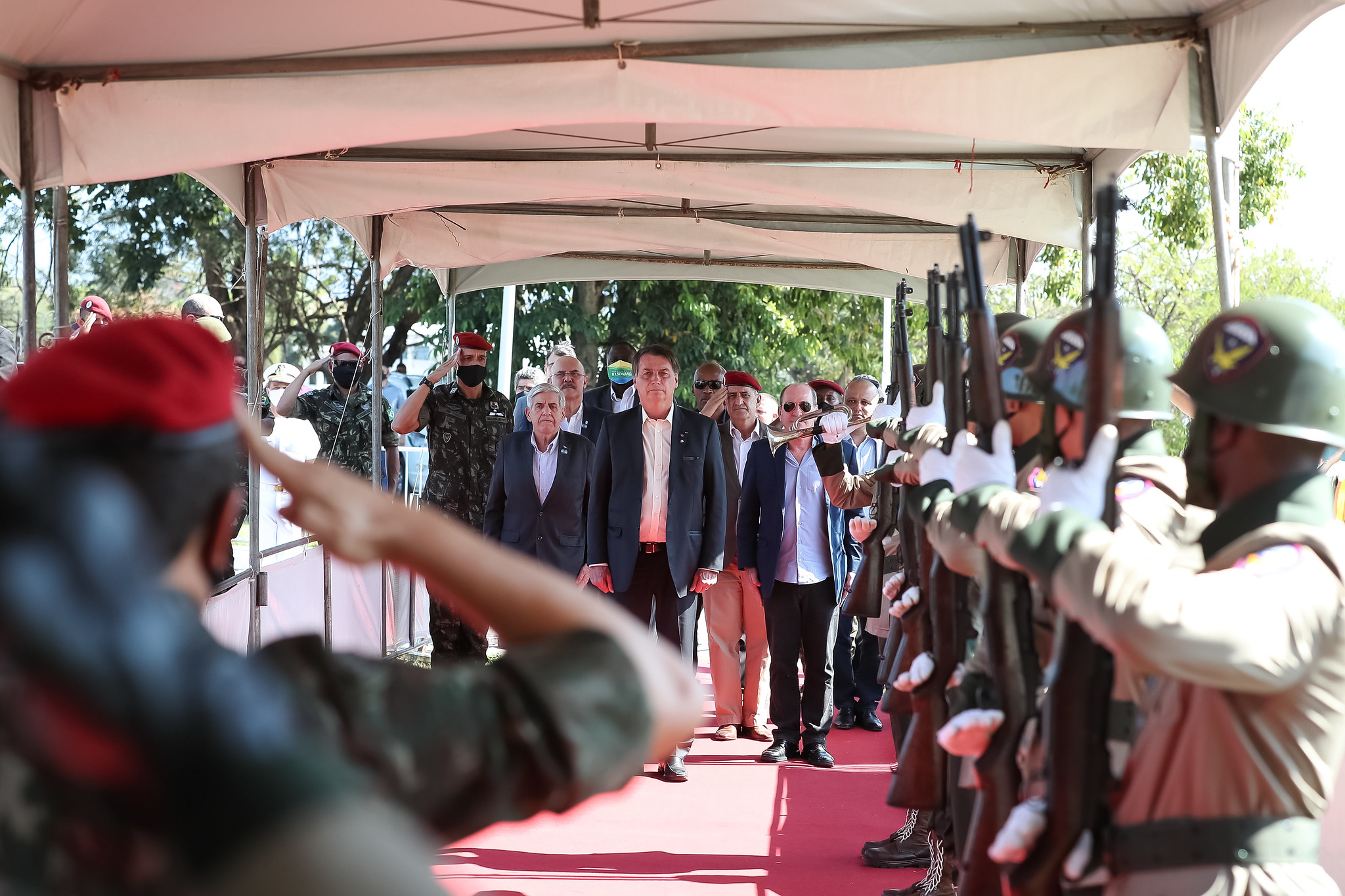 O presidente Jair Bolsonaro em cerimônia de paraquedistas no Rio de Janeiro