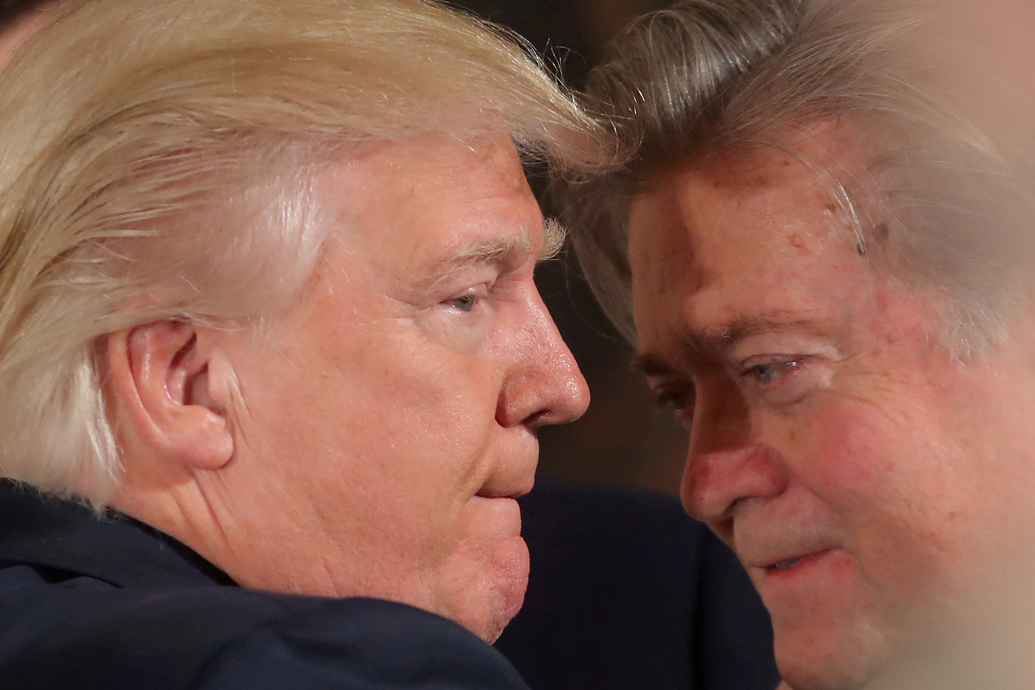 Trump conversa com Steve Bannon