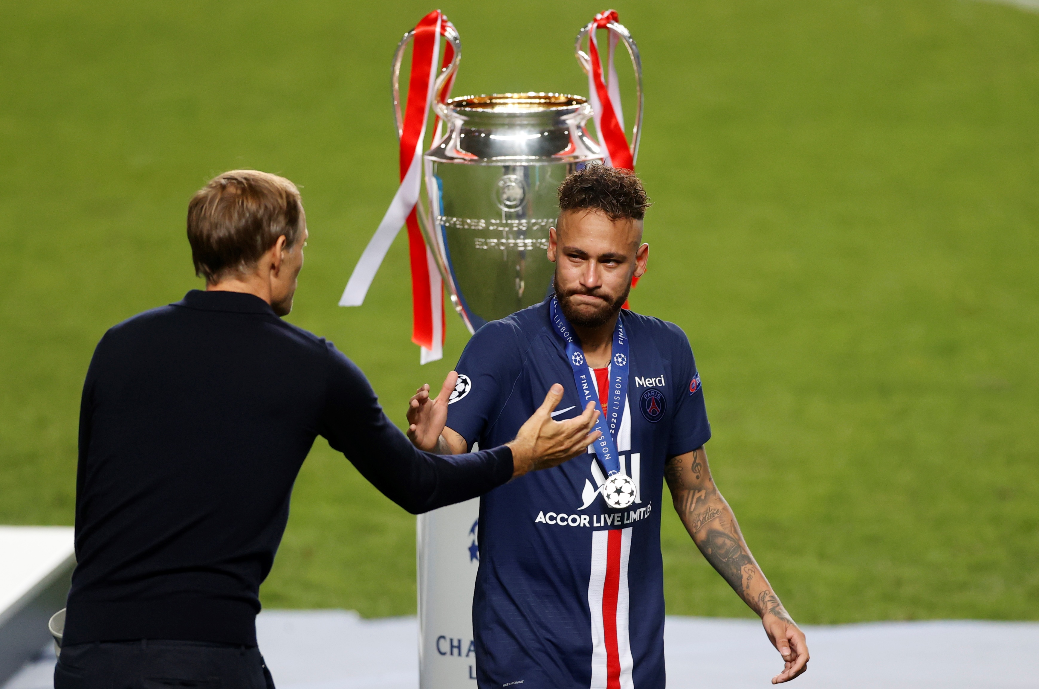 Neymar com a medalha de vice-campeão da Champions League 2019/20