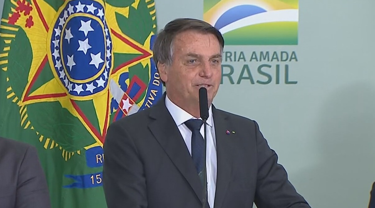O presidente Jair Bolsonaro discursa durante evento do lançamento do Casa Verde 