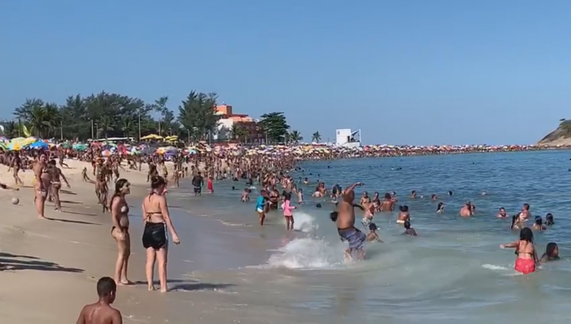 Cariocas aproveitaram domingo de sol em praias