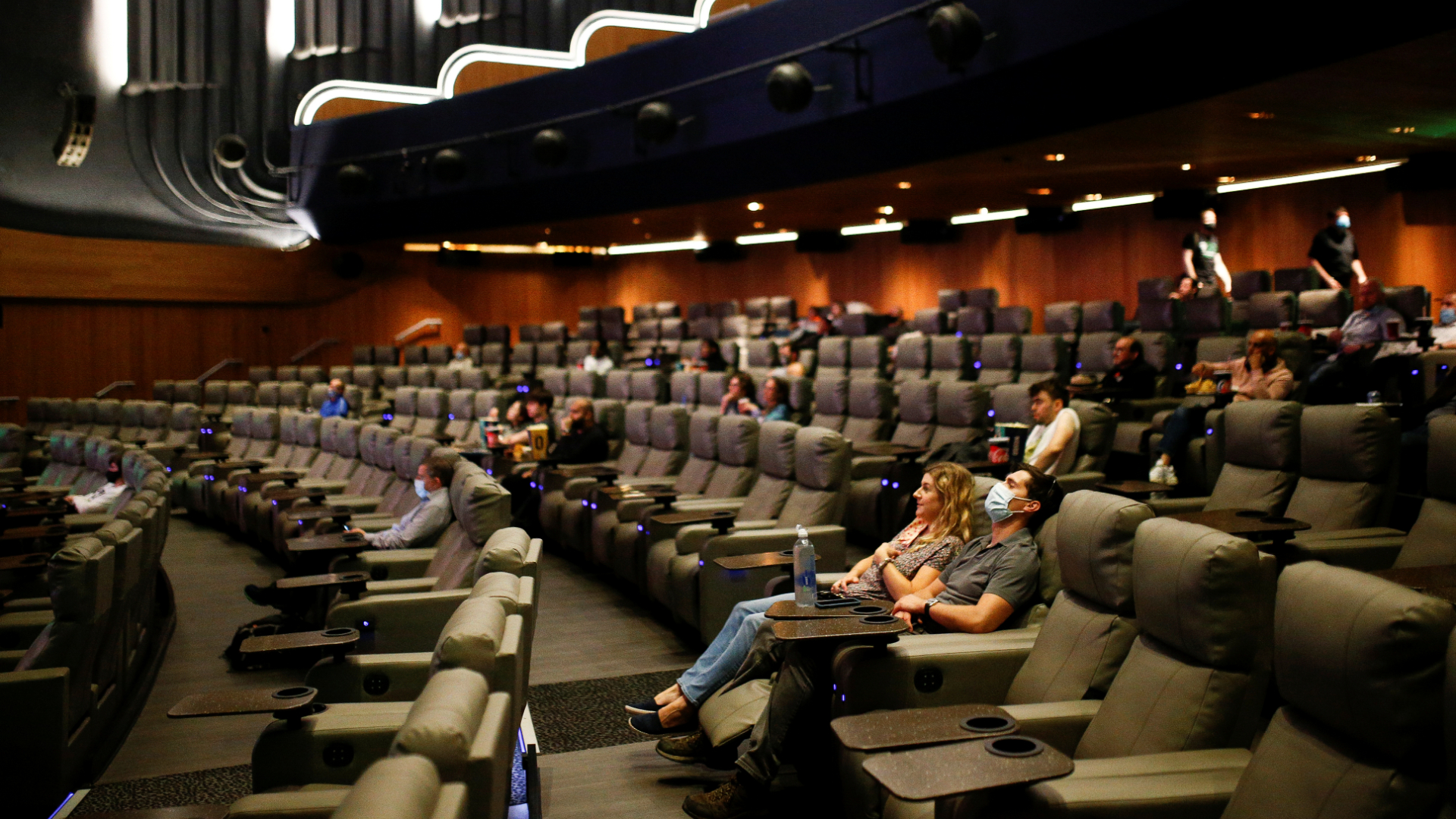 Sessão de Tenet em cinema de Londres, na inglaterra, na estreia do filme no país