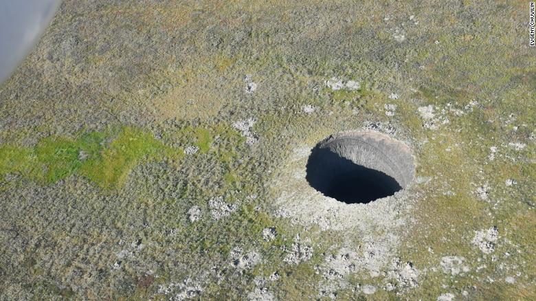 Buraco na tundra siberiana