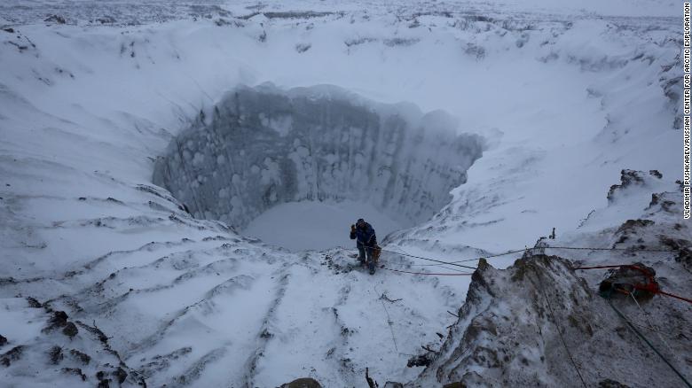 Buraco na tundra siberiana