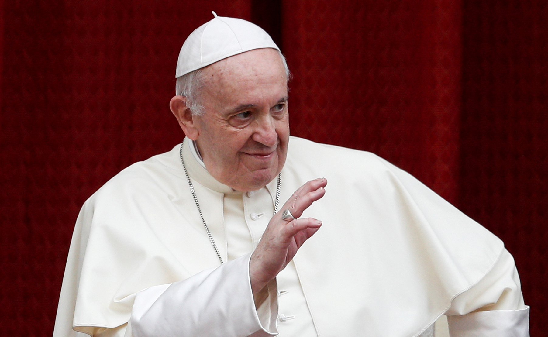 O papa Francisco apareceu sorridente em sua primeira audiência com público