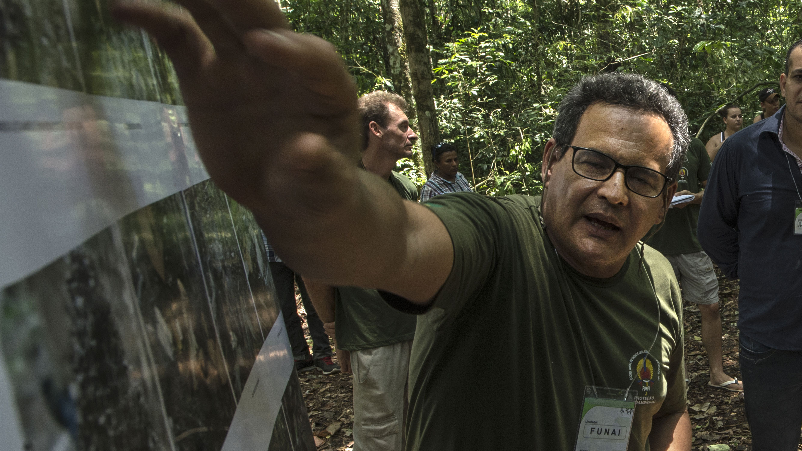 O indigenista Rieli Franciscato em palestra em terra índigena