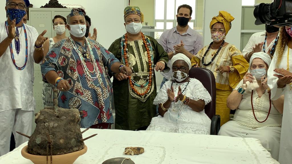 Representantes de religiões de matriz afrobrasileira comemoram transferência